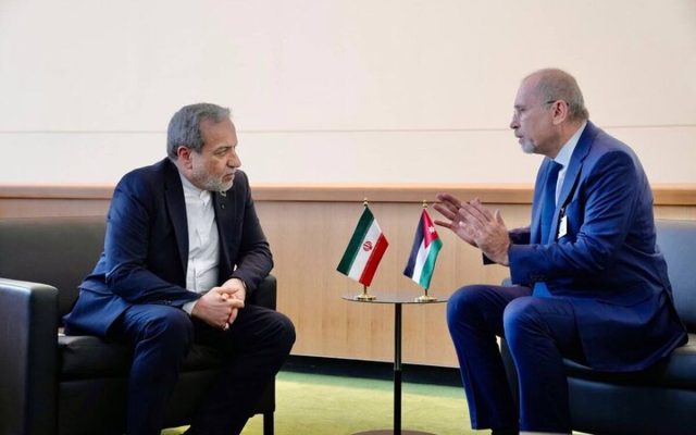 انتقاد شدید عراقچی از میزبانی متجاوزان در تجاوز آمریکا و اسرائیل