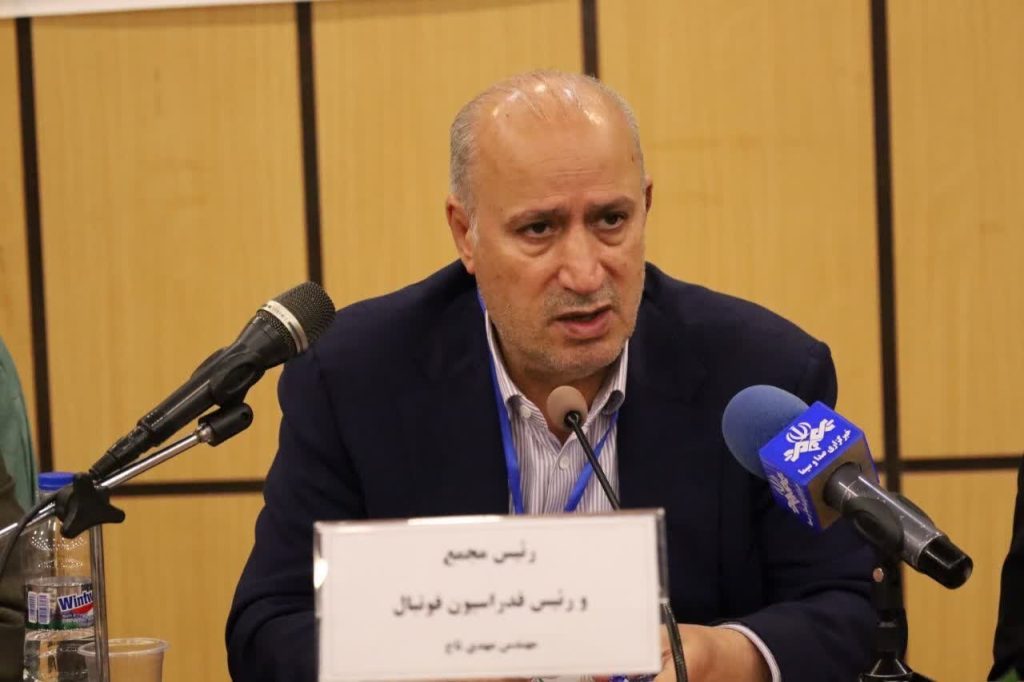 مهدی تاج، فوتبال ملی را تحقیر کرد، وزیر ورزش هنوز برای برکناری او دست دست می کند / لابد بعد از شکست تیم امید، ژست پیروز هم خواهد گرفت!