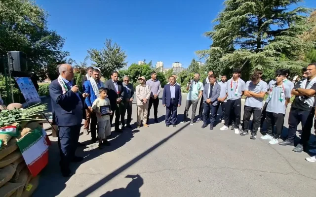 تجدید میثاق تیم ملی نوجوانان فوتبال ایران در هفته دفاع مقدس با شهدای جنگ تحمیلی