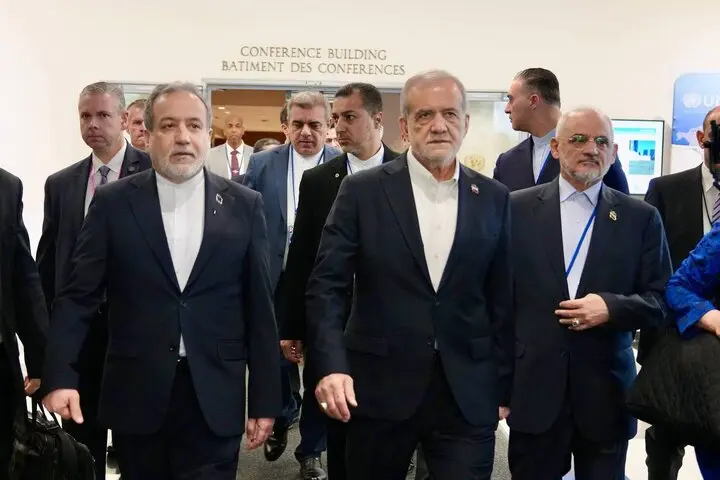 رویترز: ابتکار پایان مرحلهای جنگ روی میز مذاکرات تهران و واشنگتن در نیویورک /آیا فرمول بازگشایی تنگه در مقابل رفع محاصره و کاهش تحریمها موفق میشود؟