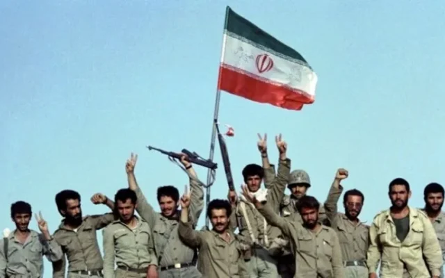 ملت ایران با الهام از دوران دفاع مقدس در مقابل دشمن ایستاد