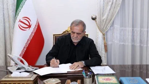 پزشکیان: دانشگاهیان با حفظ چراغ علم و پژوهش، اخلاق، گفت‌وگو و نقد مسئولانه را پاس بدارند