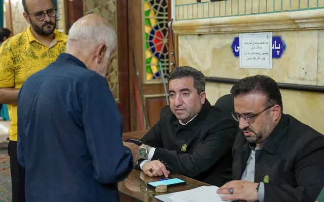 میز خدمت ثبتی در مسجد جمکران برپا شد/ تشکیل کارگروه ویژه تعیین تکلیف اراضی جمکران