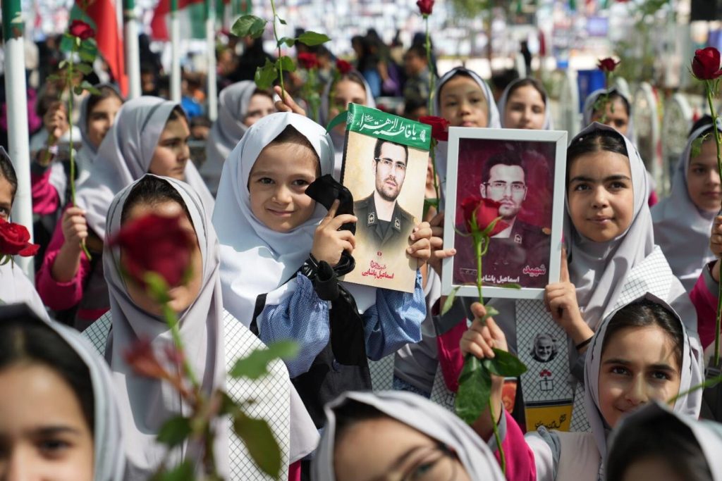 نواخته شدن «زنگ دانشآموز شهید» در گلزار شهدای بهشت زهرا (س)