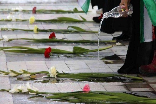 میهمانی لاله‌ها در گلزار شهدای آبادان و خرمشهر