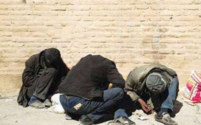 خاطرات هاشمی ۳۰ شهریور ۱۳۸۲: دبیر ستاد مبارزه با مواد مخدر معتقد است امکان‌ کم ‌کردن از تعداد معتادان و قاچاق نداریم