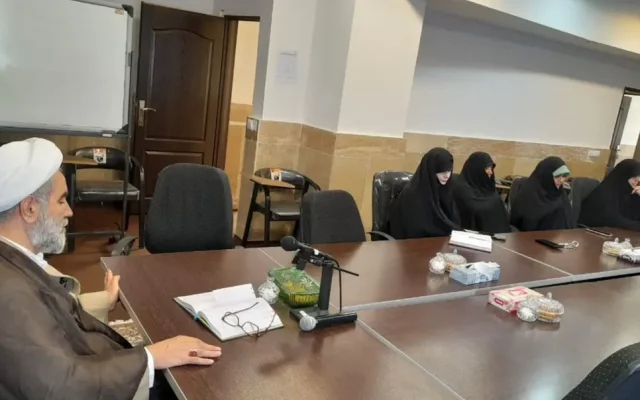 نشست هم اندیشی عفاف وحجاب در حوزه علمیه خواهران قزوین برگزار شد