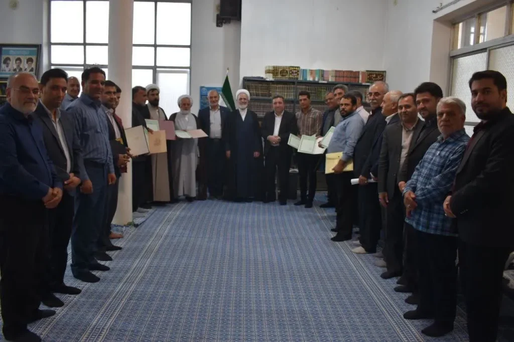 گره‌گشایی از معضلات ثبتی شهرک‌های میبد با حضور رئیس سازمان ثبت/ ۱۱۰۰ سند تک‌برگ به مالکان تحویل داده شد