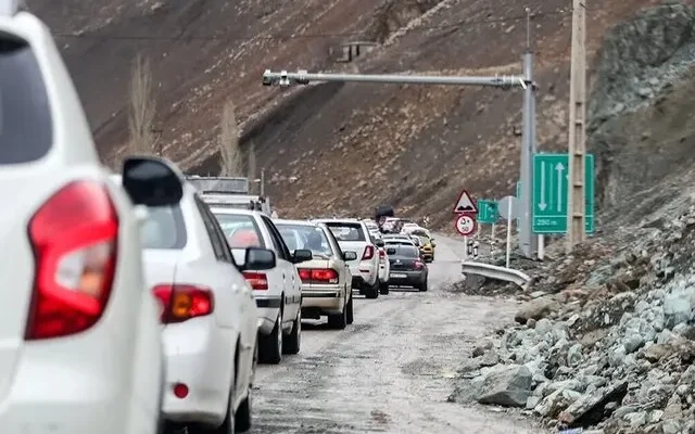 ترافیک نیمه‌سنگین در محورهای شمالی | انسداد موقت جاده چالوس و آزادراه تهران ـ شمال