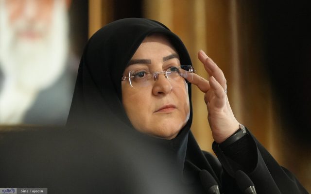 موضع‌گیری جدید بنزینی مهاجرانی: دولت اجازه تغییر در تصمیمات بنزینی را دارد/ احتمال افزایش رقم سهمیه بنزین در سه ماه آینده