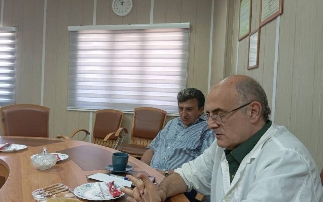 تقدیر از پزشک نمونه مردمی و پزشک ماندگار جزیره خارگ