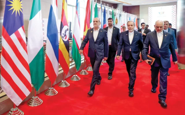 ایران متحدتر از گذشته ایستاده است