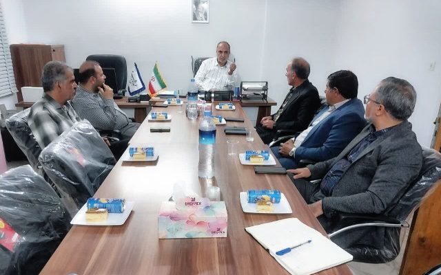 دیدار بیاتی با شهردار و اعضای شورای اسلامی شهر آشتیان/اختصاص ۱۰۰ تن قیر رایگان برای آسفالت جاده سلامت آشتیان