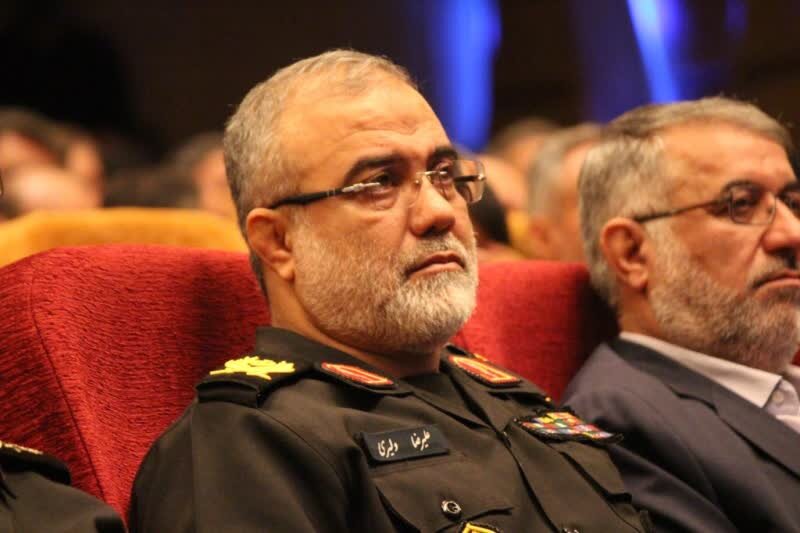 فرمانده انتظامی استان یزد: خبرنگاران در خط مقدم جنگ شناختی قرار دارند