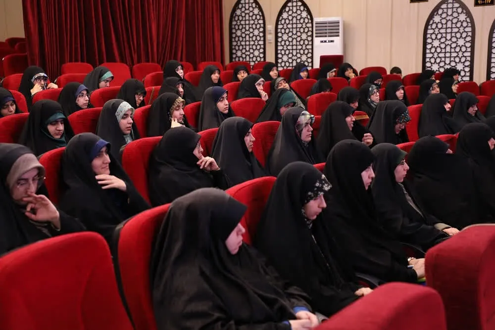 مشارکت دادن طلاب خواهر در برنامه‌های آموزشی و پژوهشی، سبب تقویت انگیزه آنان می‌شود