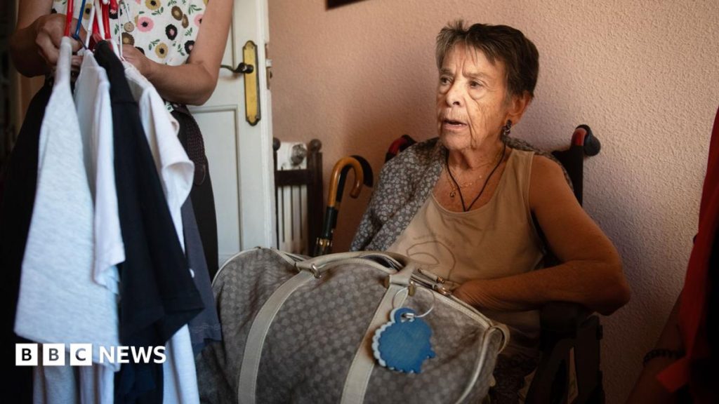 Dramatic eviction of woman aged 87 highlights Spain's housing shortage