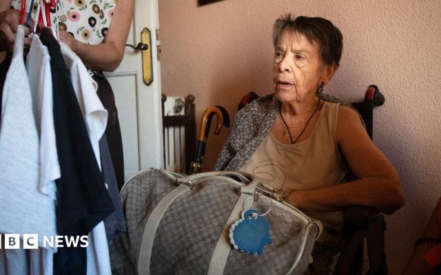 Dramatic eviction of woman aged 87 highlights Spain's housing shortage