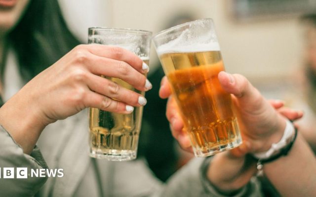 Pubs in England and Wales to allow digital ID apps to prove age