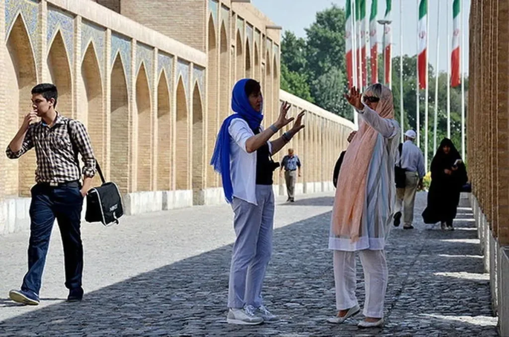 سقوط ۵۱ درصدی ورود گردشگر به ایران در بهار ۱۴۰۵