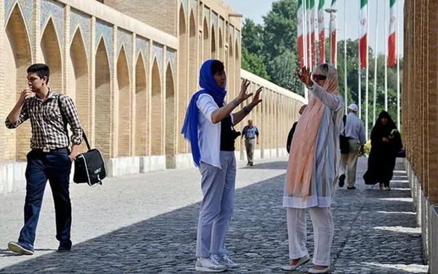 سقوط ۵۱ درصدی ورود گردشگر به ایران در بهار ۱۴۰۵