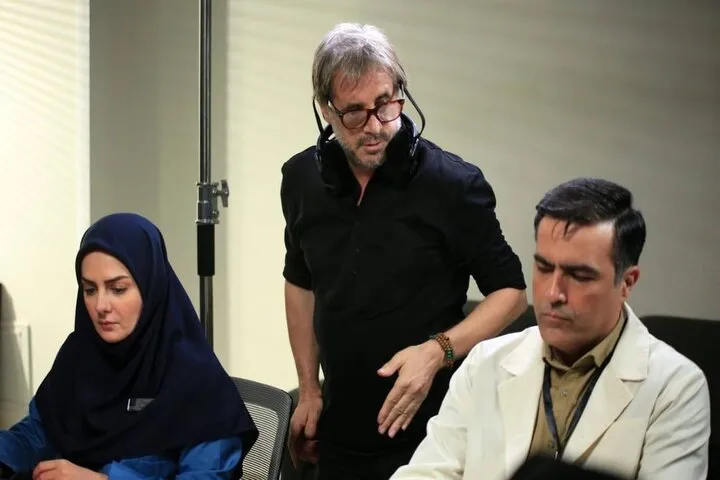 «تیم درمان» به نیمه تولید رسید؛ بازدید مدیران وزارت بهداشت از پشت صحنه