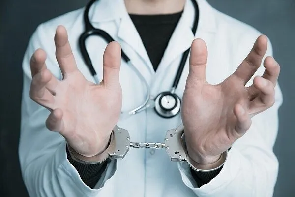 پشت پرده تخلفات پنهان سلامت؛ حبس و جریمه در انتظار پزشکنماهای مجازی