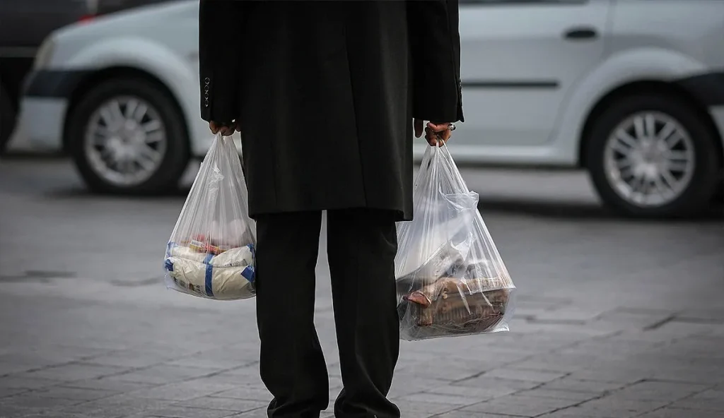 حذف سفر و مهمانی از سبد خانوار‌های ایرانی