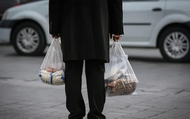 حذف سفر و مهمانی از سبد خانوار‌های ایرانی