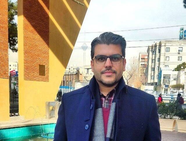 امیرحسین مقصودلو هم‌بازی گل‌کوچیک من چگونه تتلو شد؟/ نه تطهیر ،نه تکفیر... پدیده‌های اجتماعی را باید شناخت/ تتلو را چه کسی ساخت؛ خودش، رسانه یا مخاطب؟