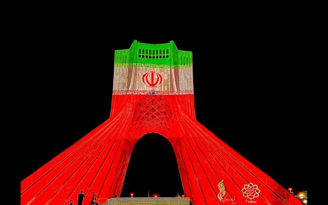 برج آزادی به قاب پرچم ایران درآمد