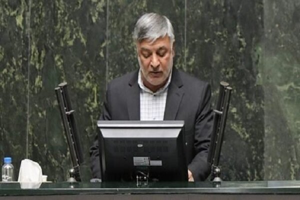 پیروزی‌های بزرگ انقلاب مرهون خون شهدا است