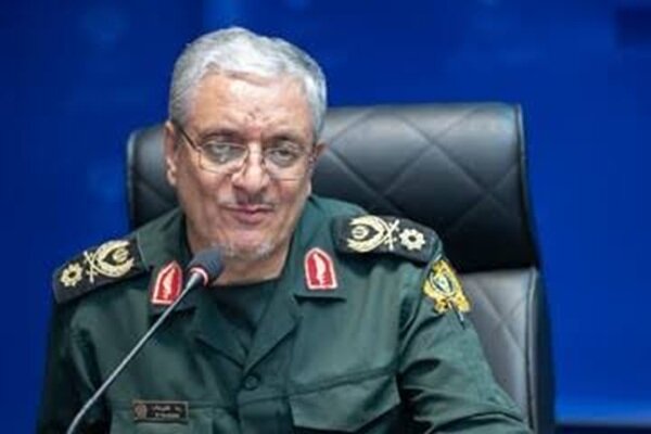 دوست و دشمن از ایستادگی ملت ایران در حیرت هستند