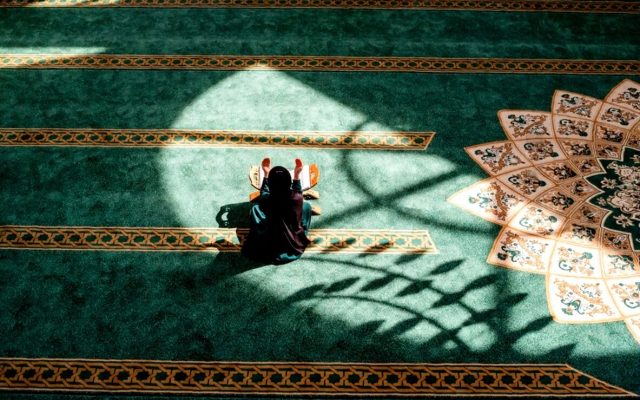 دین در عصر جوابهای ۳۰ ثانیهای؛ آیا باید معارف دینی کوتاه شود؟