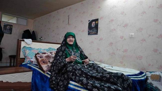 عیادت معاون بنیاد شهید از مادر شهید آیت الله رئیسی