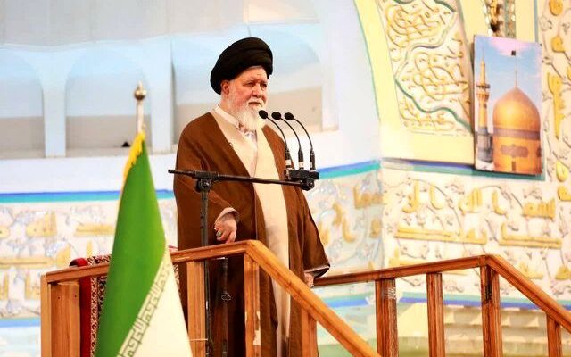 قدردانی از پزشکیان در تریبون نماز جمعه مشهد/ علم الهدی: امروز ما در دل دفاع قرار داریم