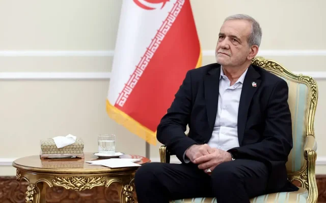 خط و نشان کیهان برای پزشکیان پیش از سفر نیویورک؛ نرمش و کرنش نکنید