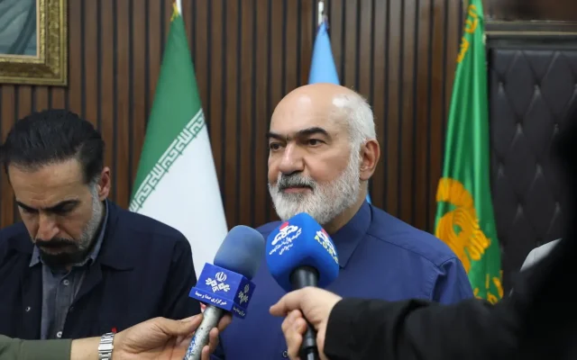 بازدید استاندار خوزستان از پالایشگاه آبادان: حادثه پالایشگاه آبادان خللی در روند تولید ایجاد نکرد / سه مصدوم برای درمان به اهواز منتقل شدند