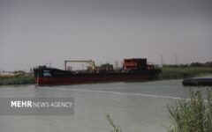 شناور ۸۰۰ تنی ایرانی در خرمشهر به آب انداخته شد