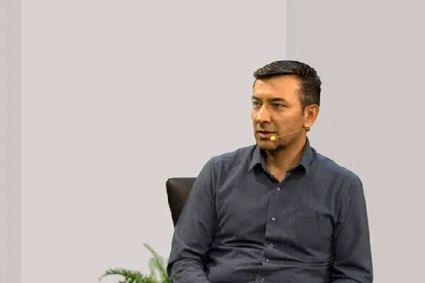 ایستادگی و امید در دست‌سازه‌های آزادگان
