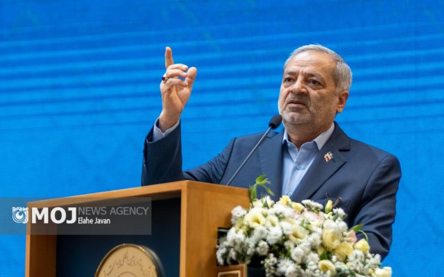 مؤلفه‌های هویت دانش‌آموزان پرچم، جغرافیا، زبان فارسی و مفاخر ایران هستند
