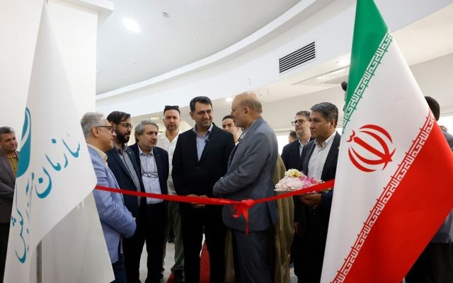 چراغ تئاتر در کیش روشن‌تر شد؛ تماشاخانه استاد نصیریان افتتاح شد