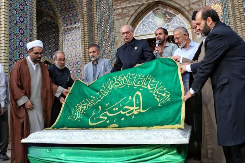 رونمایی از سنگ مزار حضرت عبدالعظیم حسنی(ع) با هنر دست هنرمند شیرازی