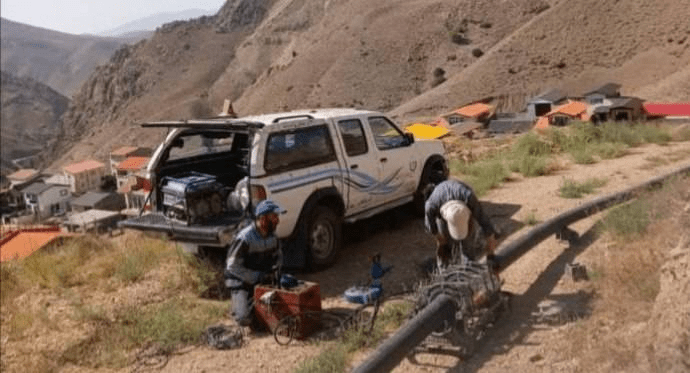 آغاز عملیات اجرایی خط انتقال آب چاه جدید در روستای اهنز فیروزکوه
