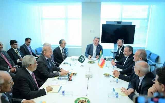 نخست وزیر پاکستان خواستار خویشتنداری و تعامل دیپلماتیک برای صلح پایدار شد