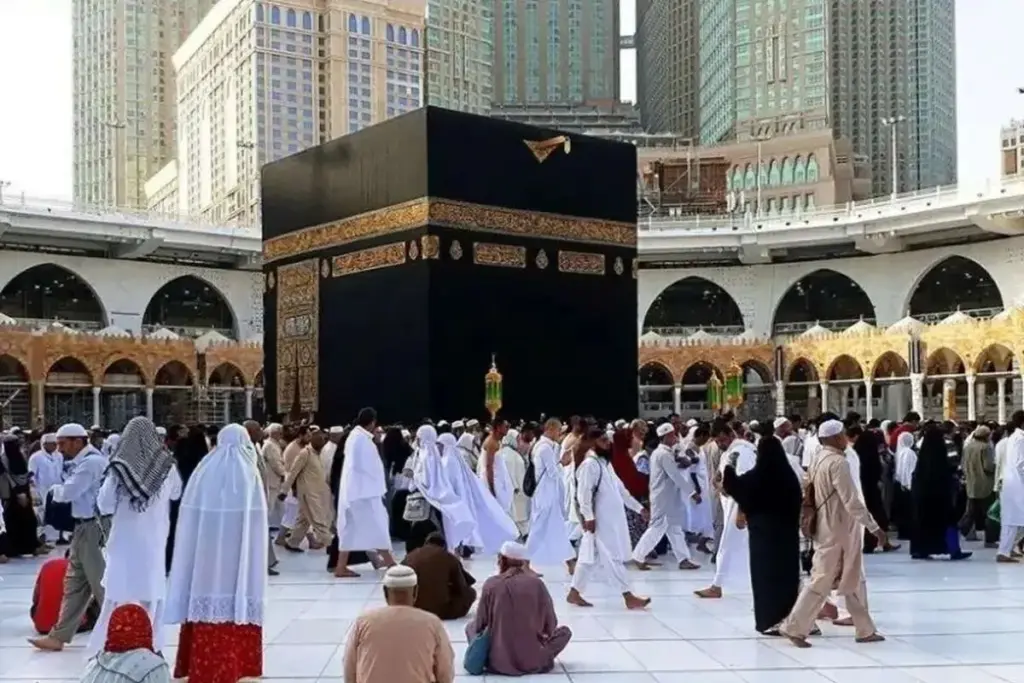 رئیس سازمان حج و زیارت: هنوز تصمیم عربستان درباره پروازها مشخص نشده، اما با توجه به اینکه امور مذهبی مشمول تحریمها نیست، امیدواریم مانعی برای انجام سفرهای عمره ایجاد نشود
