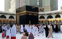 رئیس سازمان حج و زیارت: هنوز تصمیم عربستان درباره پرواز‌ها مشخص نشده، اما با توجه به اینکه امور مذهبی مشمول تحریم‌ها نیست، امیدواریم مانعی برای انجام سفر‌های عمره ایجاد نشود