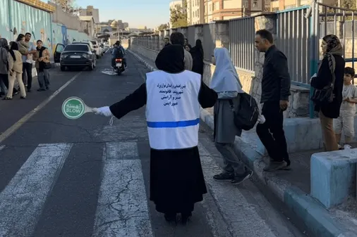 آغاز سال تحصیلی با استقرار پلیس زن در مقابل مدارس دخترانه