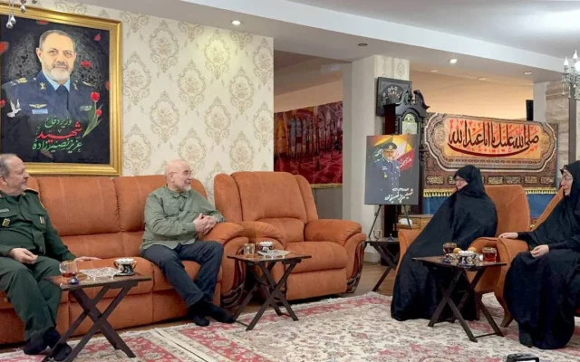 مهم‌ترین وظیفه ما رهروی راه شهدا و خدمت به مردم است/ شهید نصیرزاده در وزارت دفاع خوش درخشید