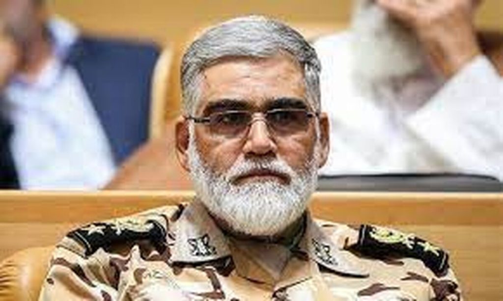 پرچم انقلاب با مردم زمین نمی‌ماند