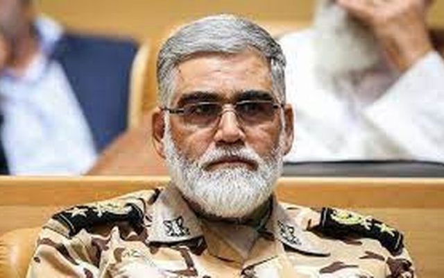 پرچم انقلاب با مردم زمین نمی‌ماند